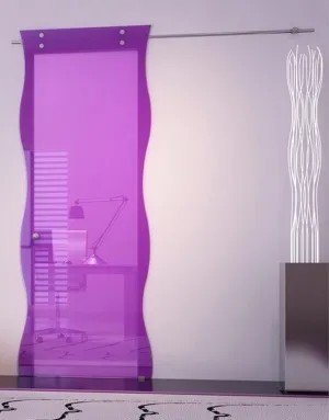 Стеклянная фиолетовая межкомнатная дверь