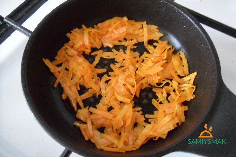 Салат с пассерованной морковью и луком