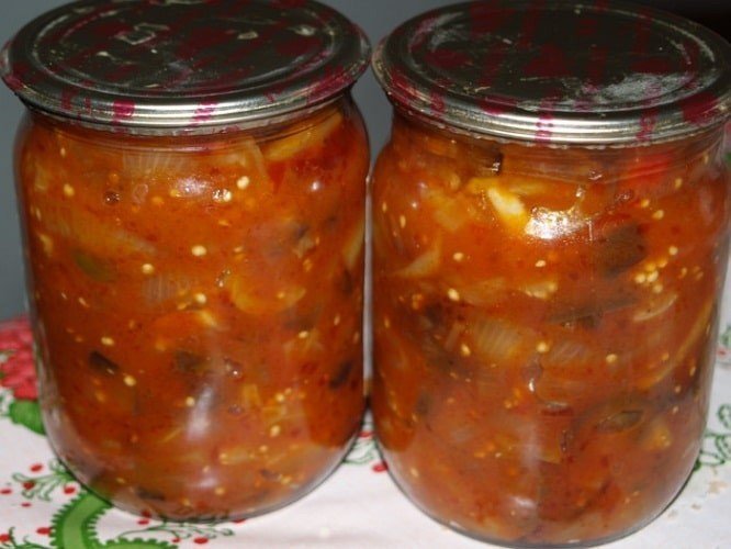 Фасоль на зиму с баклажанами в томатном соусе