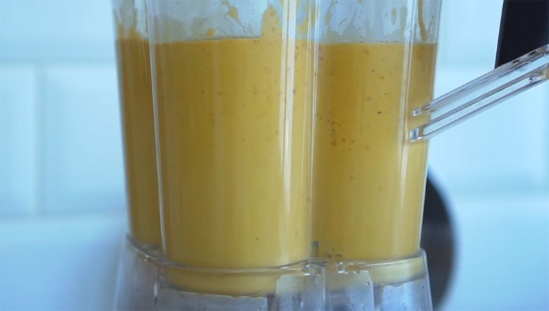 Апельсиновый сок в блендере