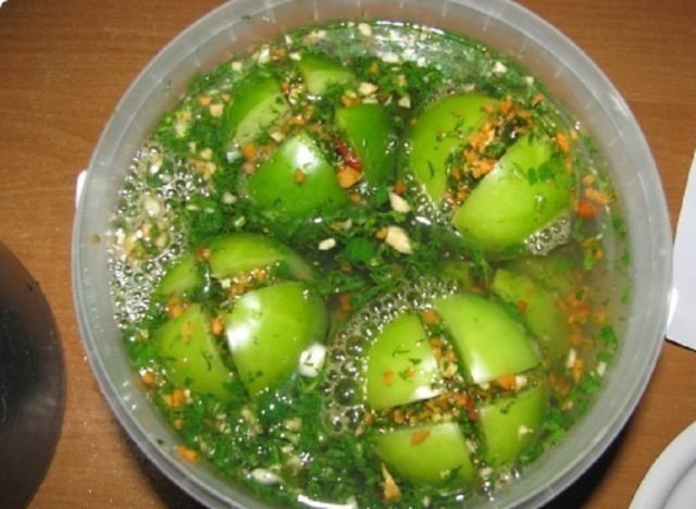 Зеленые острые помидоры армянчики