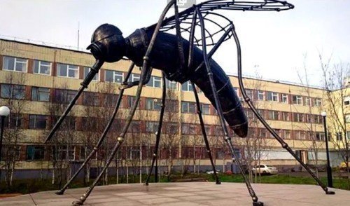 Памятник комару нефтянику усинск