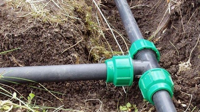 Как провести водопровод для личного пользования и полива на даче из труб ПНД своими руками