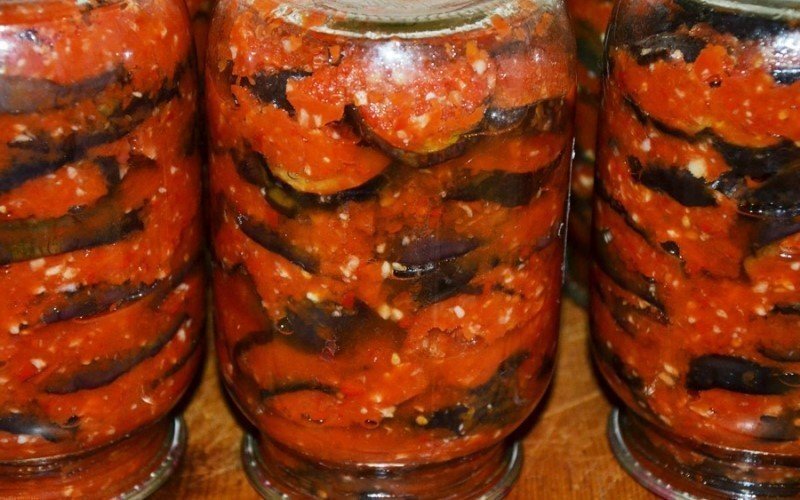 Баклажаны кружочками с соусом из свежих помидоров