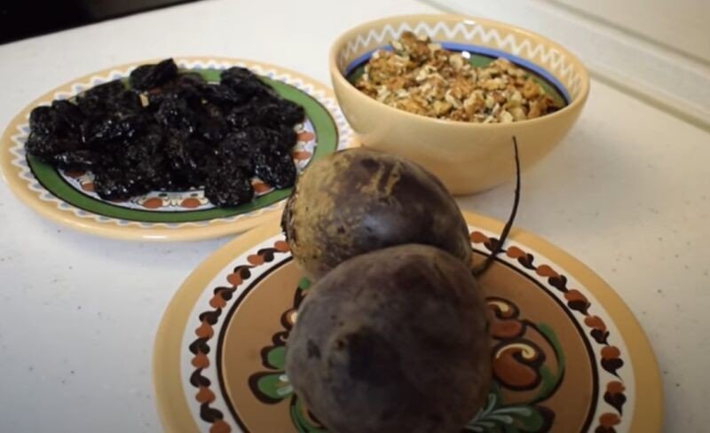 Салат из свёклы с черносливом и грецким орехом