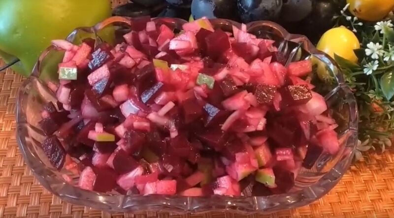 Салат из свёклы с яблоками на зиму