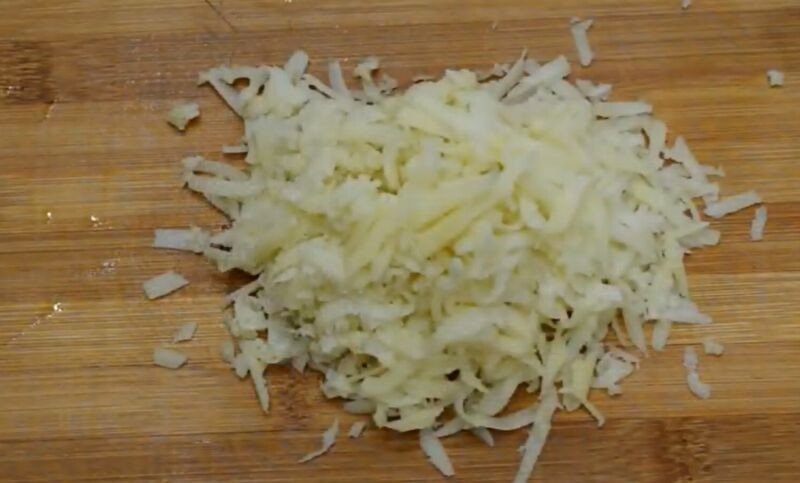 Свекла соленый огурец картофель салат слоеный