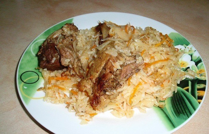 Рис с квашеной капустой и мясом