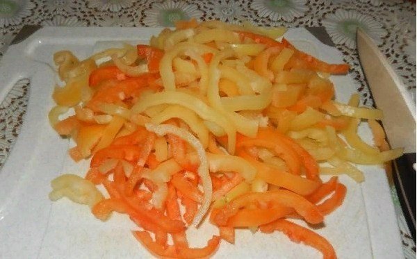 Салат с кальмарами морковью и луком