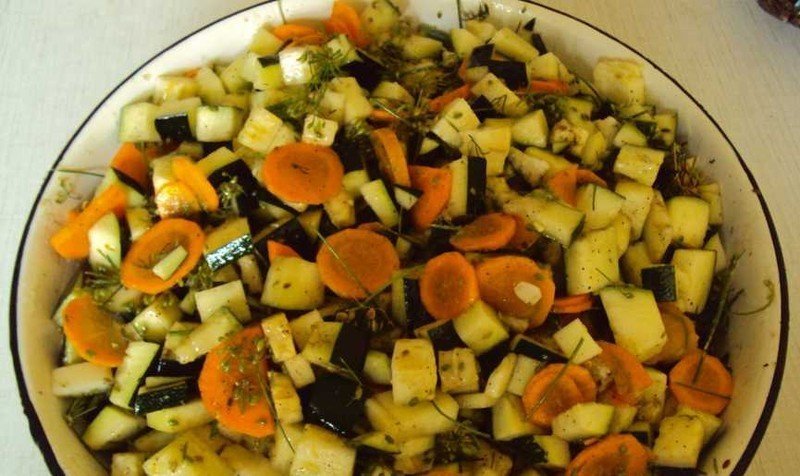 Рагу из овощей с кабачками и баклажанами и картофелем