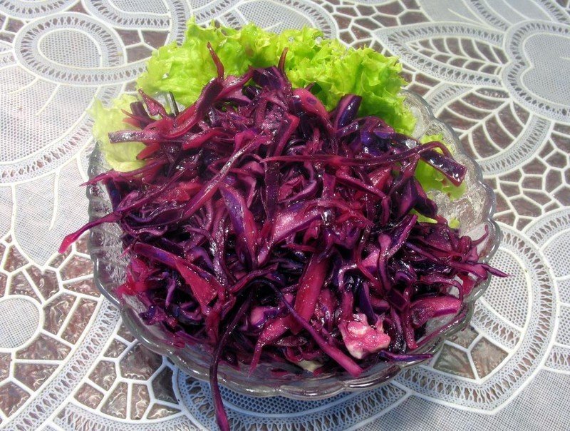 Салат из краснокочанной капусты свежей