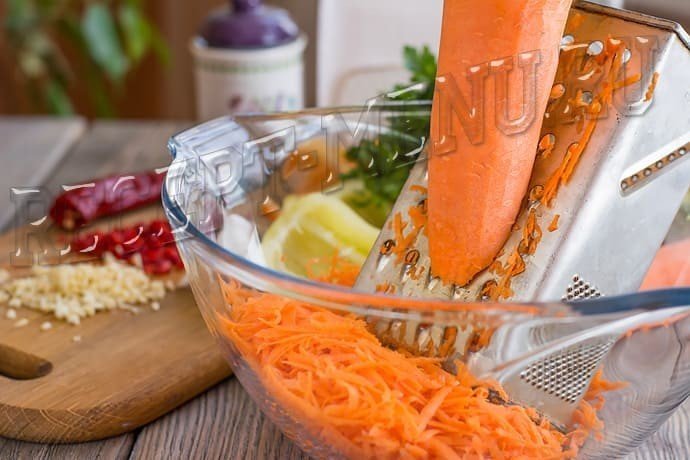 Квашенные кабачки с морковью и чесноком