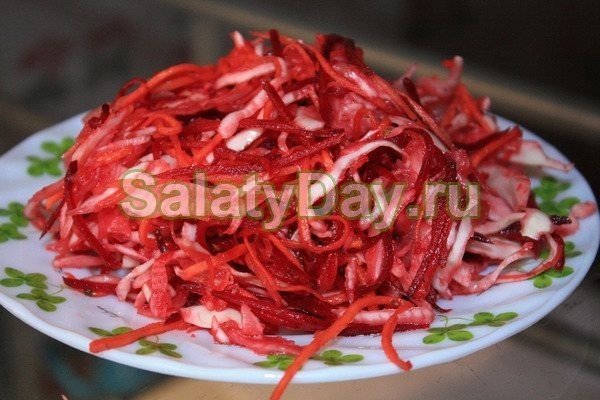 Капуста с морковью и свеклой в горячем маринаде салат кремлевский