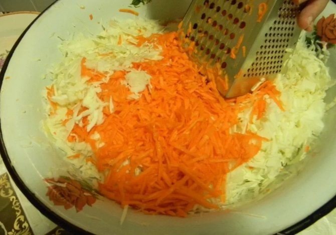 Капуста квашеная шинкованная с морковью