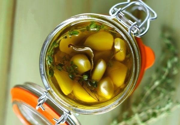Чеснок в оливковом масле вареный